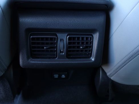 Used 2025 Toyota Camry SE image 12