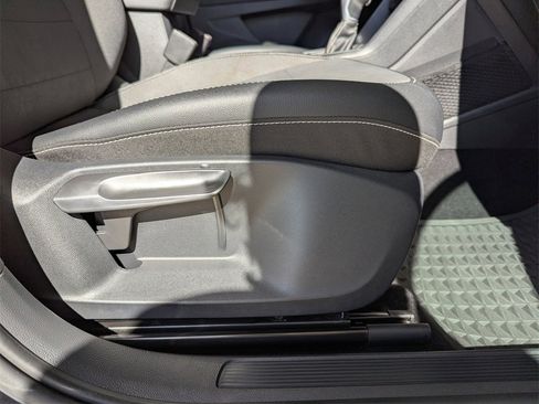 Certified 2022 Volkswagen Taos SE w/ Panoramic Sunroof Package image 39