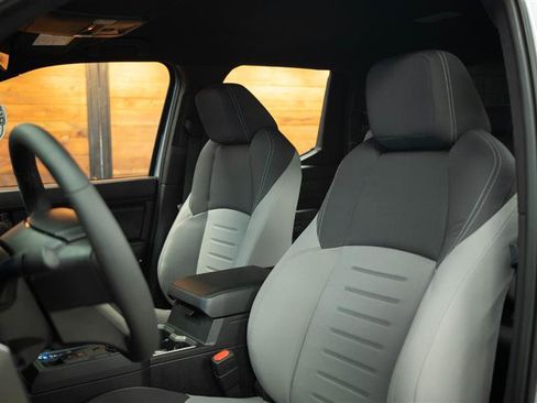 Used 2025 Toyota Tacoma TRD Sport image 9