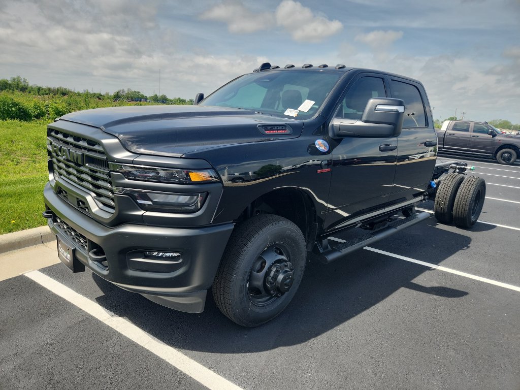New 2026 RAM 3500 Tradesman AWD/4WD image 4