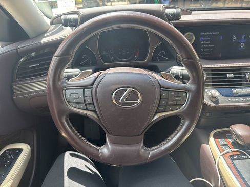 Used 2020 Lexus LS 500 w/ Accessory Package (Z2) RWD image 16