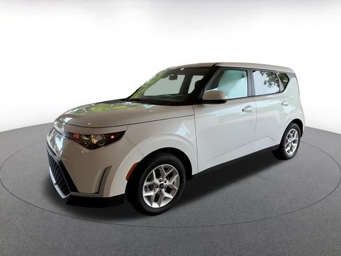 Used 2025 Kia Soul LX w/ LX Technology Package FWD image 7