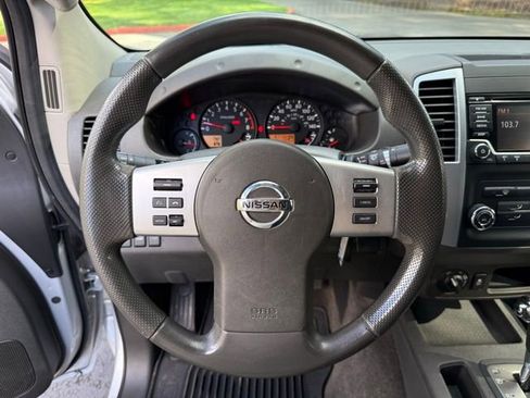 Used 2015 Nissan Frontier SV image 10