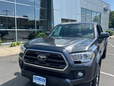 Used 2019 Toyota Tacoma SR5 AWD/4WD image 2