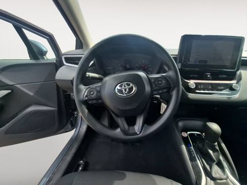 Used 2025 Toyota Corolla LE FWD image 12