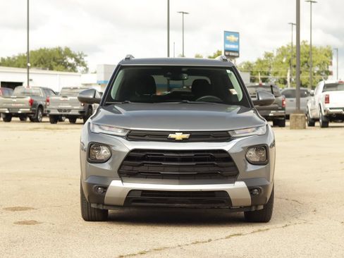 Used 2021 Chevrolet TrailBlazer LT w/ Convenience Package FWD image 2
