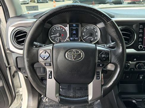 Used 2022 Toyota Tacoma SR5 AWD/4WD image 25