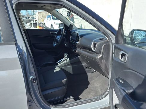 Used 2021 Hyundai Venue SE image 23