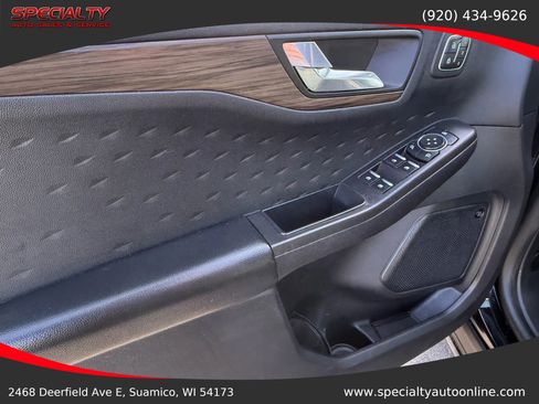 Used 2020 Ford Escape Titanium image 28