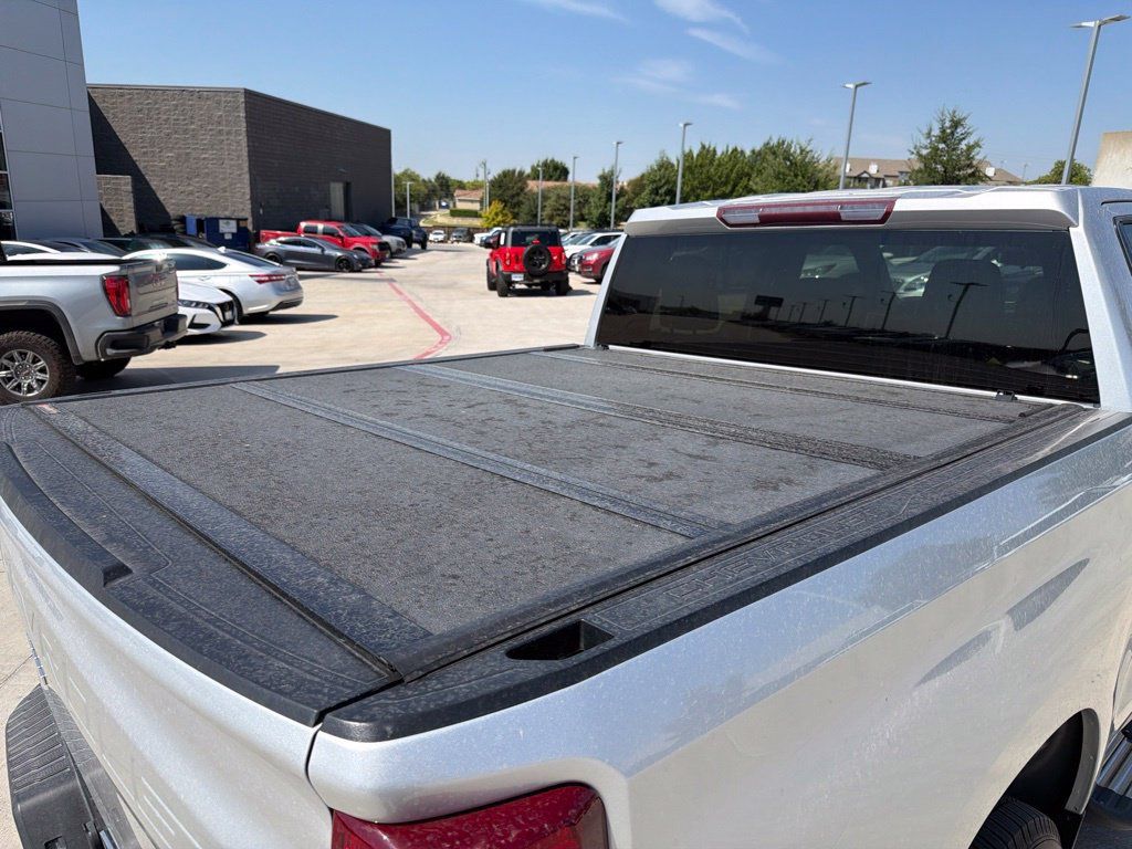 Used 2021 Chevrolet Silverado 1500 LT RWD image 4