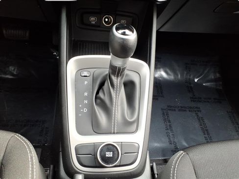 Used 2023 Hyundai Venue SEL w/ Cargo Package image 19