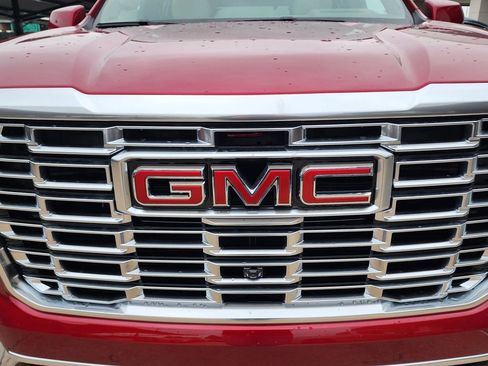 New 2026 GMC Yukon Denali w/ Denali Reserve Package AWD/4WD image 9