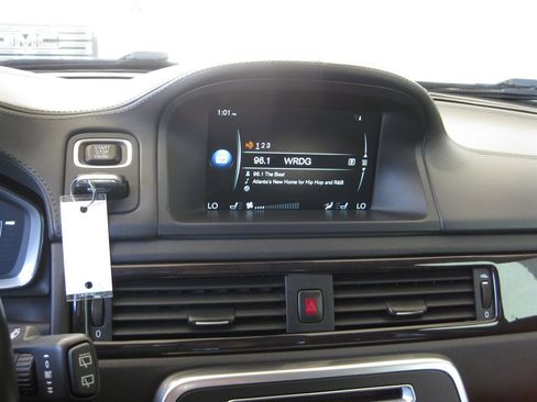 Used 2016 Volvo XC70 T5 Premier w/ Proximity Package image 19