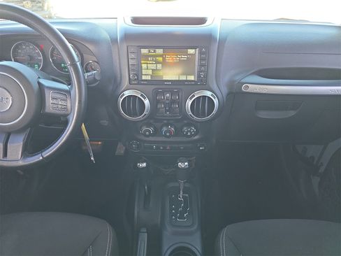 Used 2014 Jeep Wrangler Unlimited Rubicon w/ Connectivity Group image 11