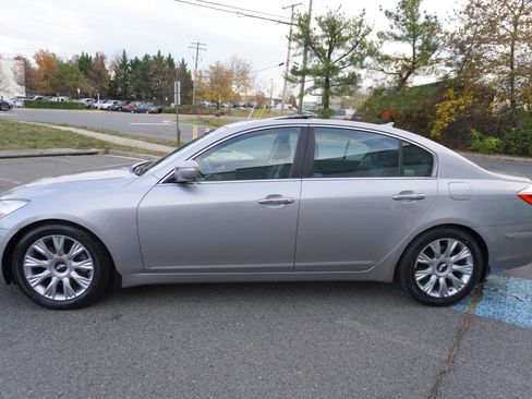 Used 2009 Hyundai Genesis 3.8 w/ Technology Pkg 4 image 4