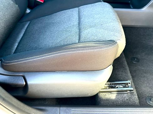 Used 2024 Nissan Rogue SV image 25