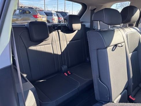 Used 2024 Volkswagen Tiguan SE image 31