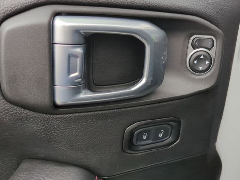 Used 2022 Jeep Wrangler Unlimited Rubicon w/ LED Lighting Group AWD/4WD image 13
