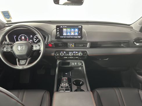 Used 2025 Honda Pilot TrailSport image 2