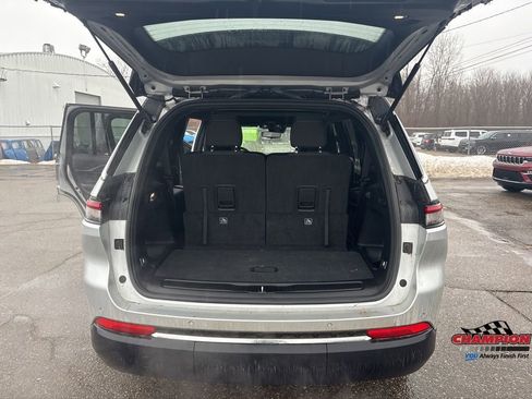 Used 2024 Jeep Grand Cherokee L Laredo image 31