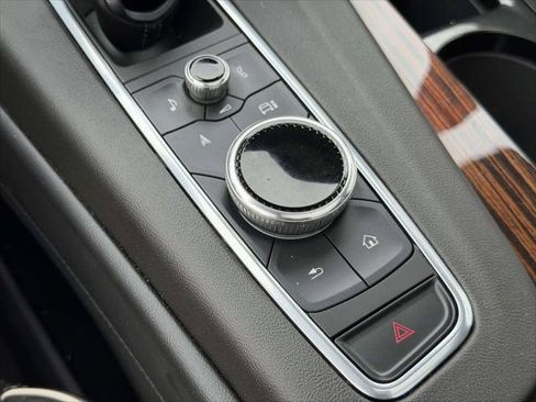 Used 2021 Cadillac Escalade Premium Luxury AWD/4WD image 36