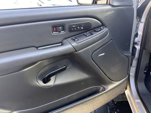 Used 2004 Chevrolet Silverado 2500 LT w/ Heavy-Duty Power Package image 25