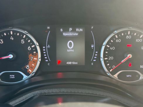 Used 2018 Jeep Renegade Altitude FWD image 18
