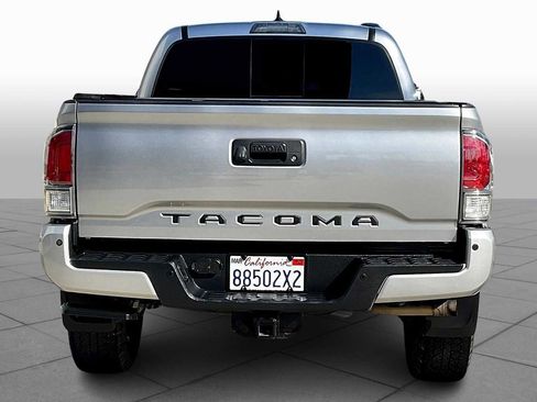Used 2020 Toyota Tacoma TRD Sport w/ Technology Package RWD image 4