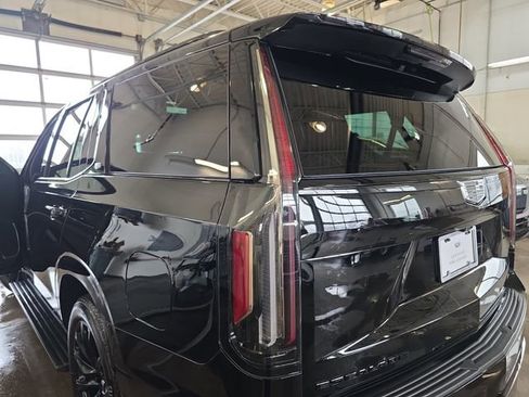 Certified 2023 Cadillac Escalade Sport w/ LPO, ONYX Package image 38