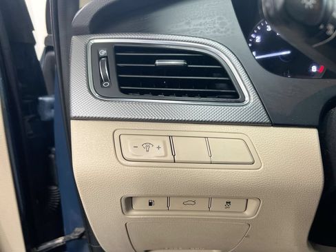 Used 2016 Hyundai Sonata SE FWD image 18