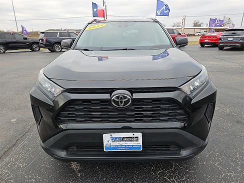 Used 2021 Toyota RAV4 LE image 11