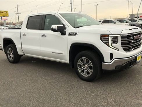 Used 2025 GMC Sierra 1500 SLT image 2