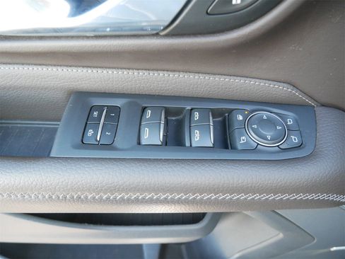 Used 2021 GMC Yukon Denali w/ Denali Premium Package image 14