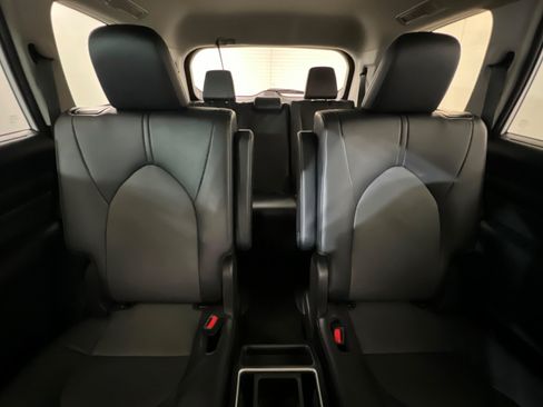 Used 2025 Toyota Grand Highlander AWD image 27