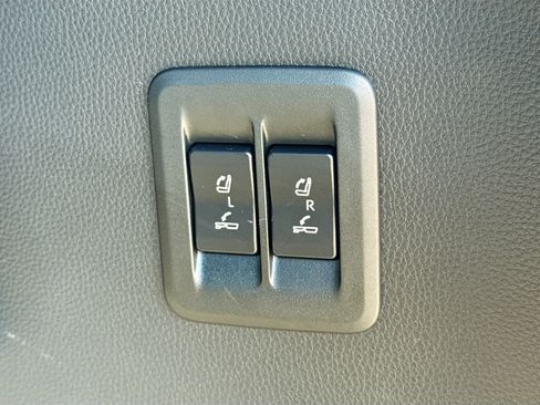 Used 2024 Lexus GX 550 w/ Accessory Package (Z1) image 13