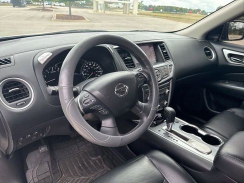 Used 2018 Nissan Pathfinder SL w/ Midnight Edition Package FWD image 7