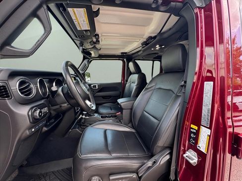 Used 2022 Jeep Wrangler Unlimited Sahara AWD/4WD image 17
