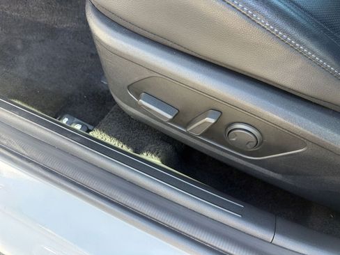 Used 2025 Hyundai Elantra Limited image 22