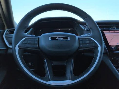 New 2025 Jeep Grand Cherokee Limited image 25