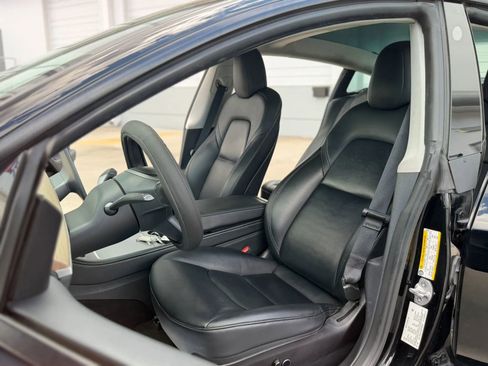 Used 2022 Tesla Model 3 Standard Range image 17