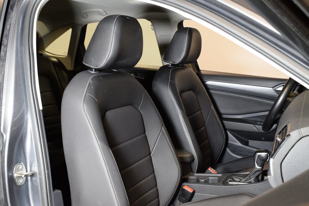 Used 2024 Volkswagen Jetta SE FWD image 31