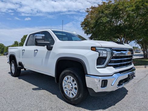 Used 2024 Chevrolet Silverado 2500 LTZ AWD/4WD image 2