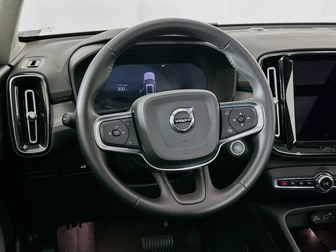 Used 2025 Volvo XC40 B5 Plus AWD/4WD image 16