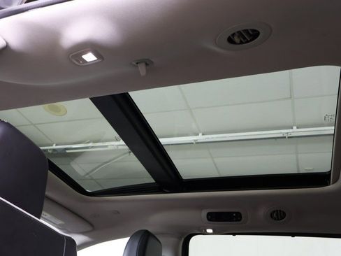 Used 2023 Chrysler Pacifica Limited FWD image 27