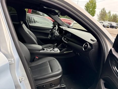 Used 2023 Alfa Romeo Stelvio Sprint AWD/4WD image 9