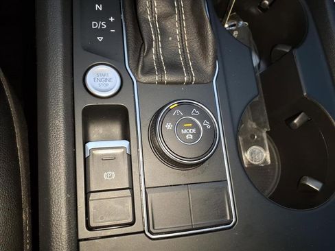 Used 2022 Volkswagen Atlas SE image 25