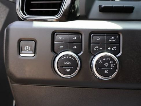 Certified 2025 GMC Sierra 1500 AT4 w/ Technology Package AWD/4WD image 35