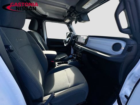 Used 2024 Jeep Wrangler Unlimited Sahara AWD/4WD image 37
