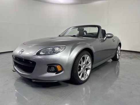 Used 2015 MAZDA MX-5 Miata Grand Touring w/ Premium Package RWD image 17