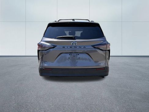 Used 2024 Toyota Sienna XLE w/ XLE Plus Package AWD/4WD image 5